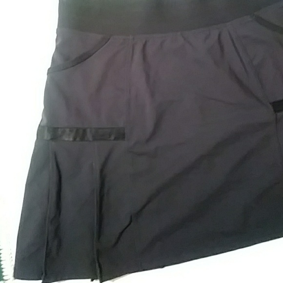 Athleta Pants - Athleta EUC skort Black front back pockets M❤